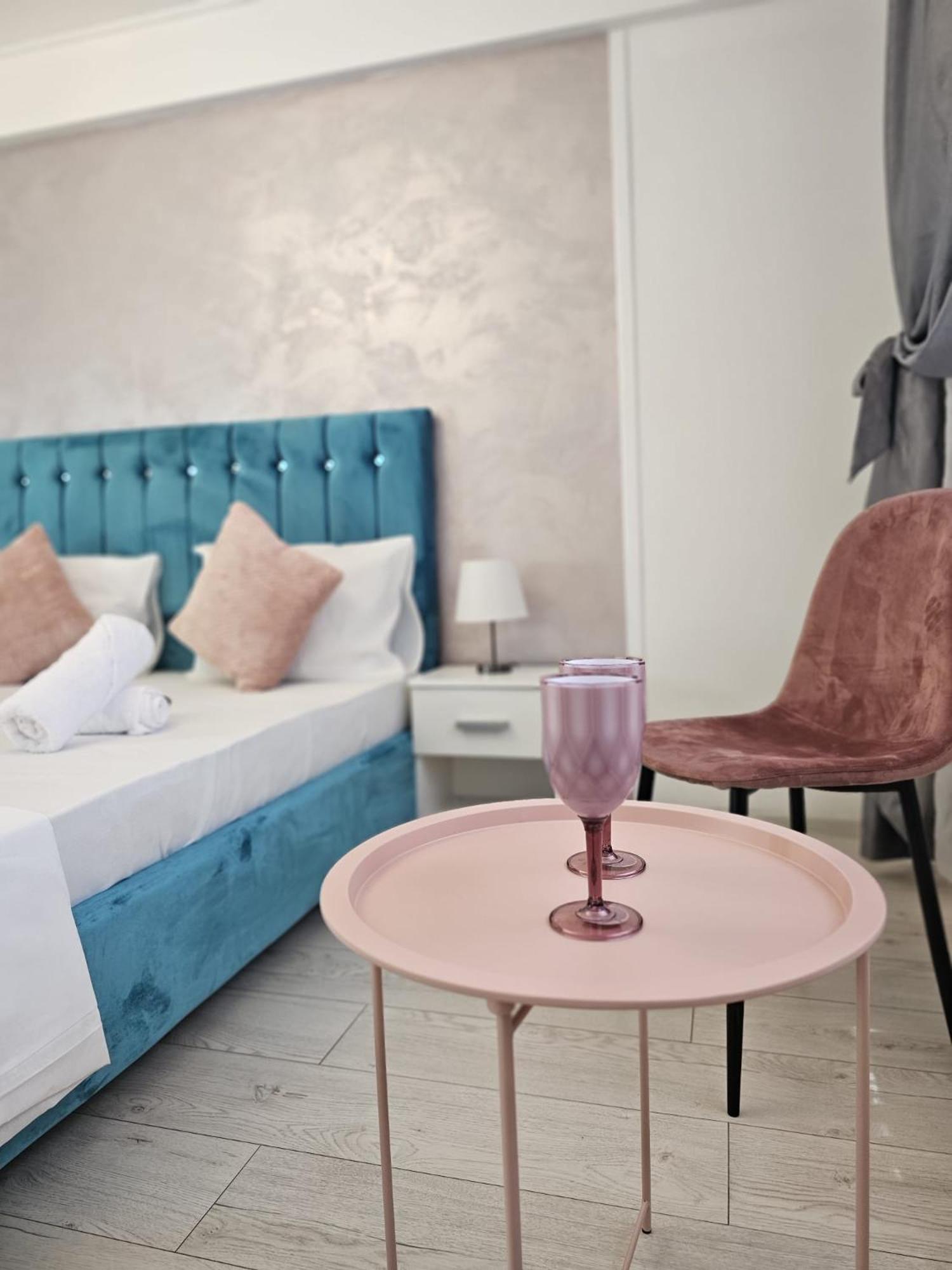89 Boutique * Bucureşti